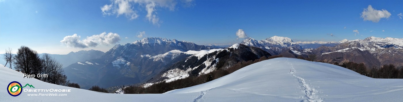 54 In arrivo alla Madonnina dei Canti con vista in Resegone e Grigne.jpg